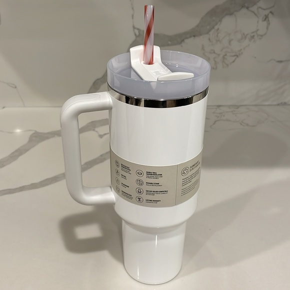 Stanley - MISTLETOE TWIST - 40 oz Quencher H2.0 Flowstate Tumbler - NWT! - Picture 2 of 9